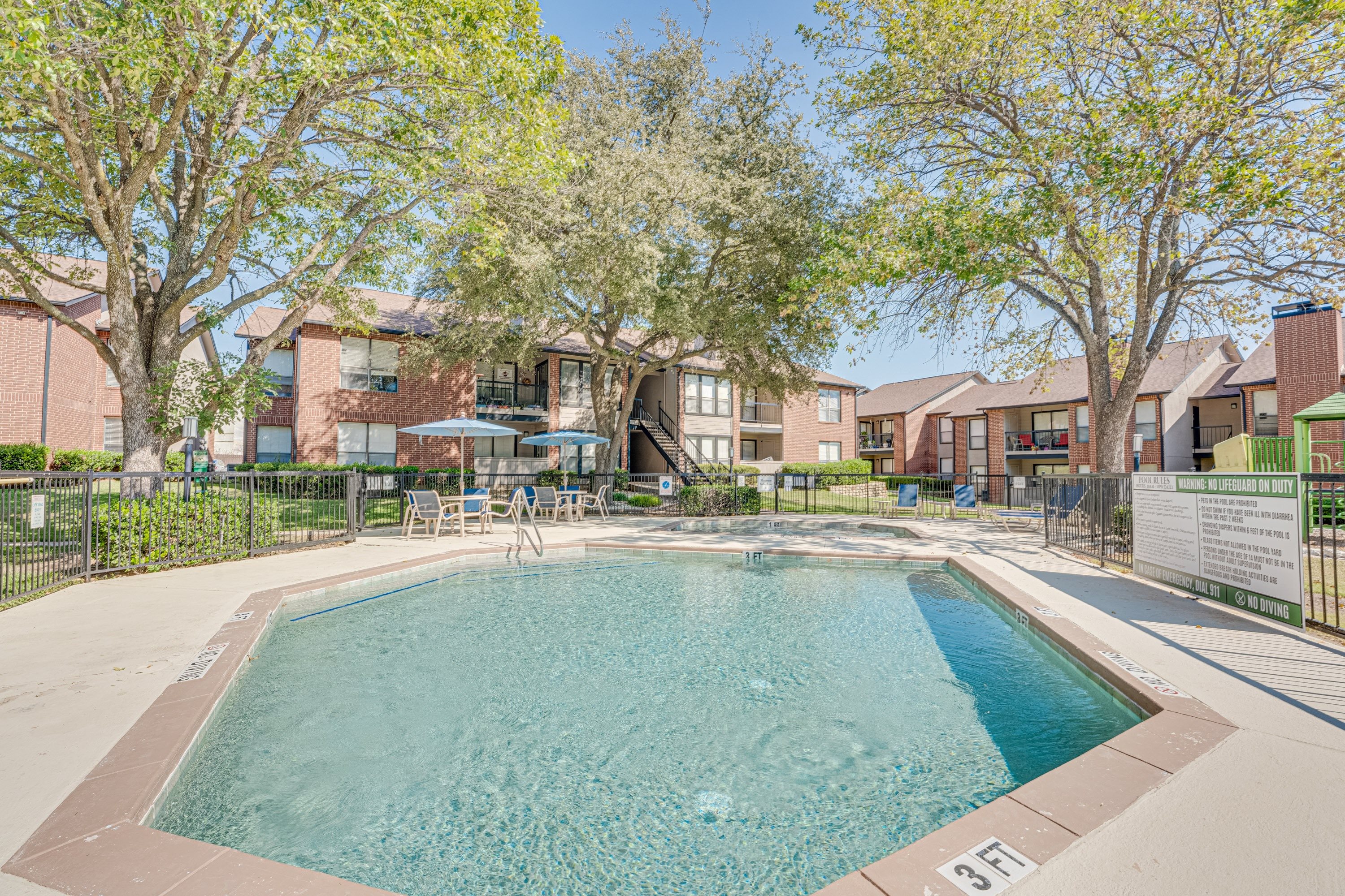 Luxury Swimming Pool at Bardin Oaks Apartments, Arlington, 76018